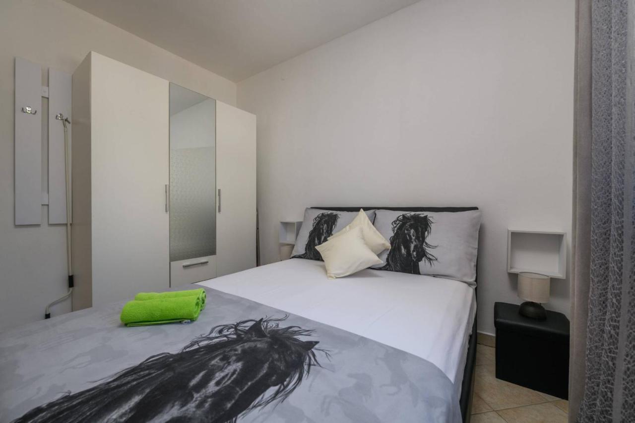Apartment Sea Premantura Exteriör bild